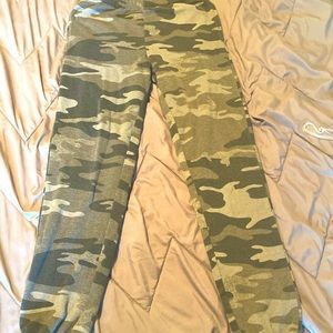 Universal Thread Camo Sweatpants